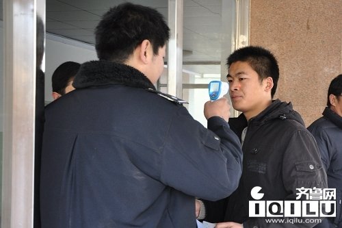 組圖：今日山東10萬考生走進(jìn)國家公務(wù)員考場