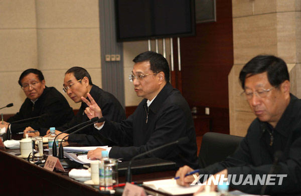 這是李克強(qiáng)在加強(qiáng)煤電油氣運(yùn)保障工作會(huì)議上講話。